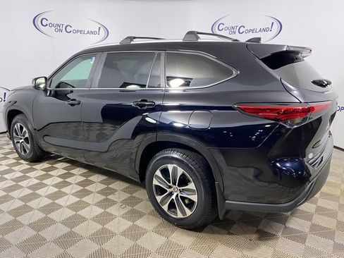 Used 2023 Toyota Highlander XLE AWD/4WD image 4