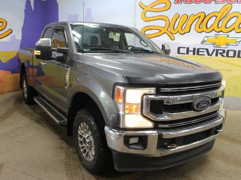 Used 2022 Ford F250 XLT w/ XLT Premium Package AWD/4WD image 2