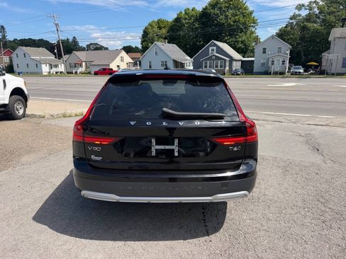 Used 2021 Volvo V90 T6 Cross Country AWD/4WD image 4