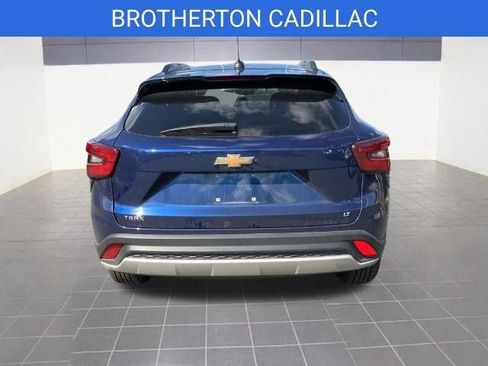 Certified 2024 Chevrolet Trax LT w/ Driver Confidence Package image 9