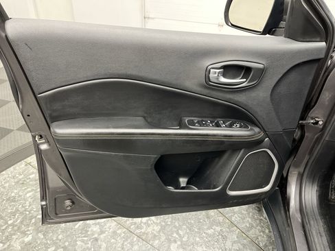 Used 2019 Jeep Compass Latitude AWD/4WD image 7