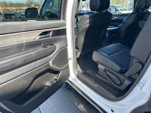 Certified 2024 Jeep Wagoneer Series III AWD/4WD image 23