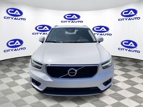 Used 2022 Volvo XC40 T5 Momentum image 8