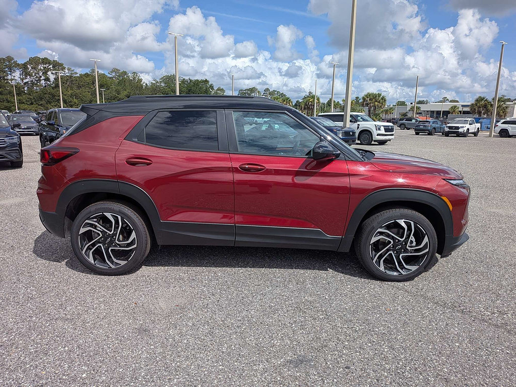Used 2024 Chevrolet TrailBlazer RS w/ Convenience Package AWD/4WD image 2