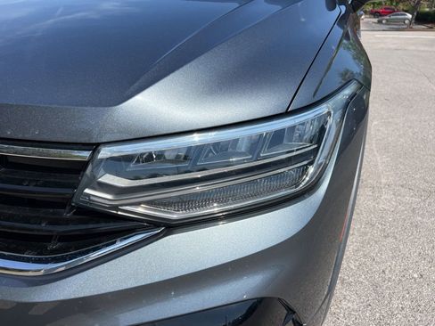 Used 2022 Volkswagen Tiguan SE R-Line image 9