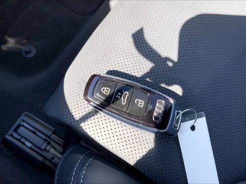 Used 2025 Audi Q7 3.0T Prestige image 13