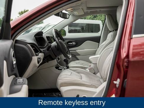 Used 2019 Jeep Cherokee Limited w/ Luxury Group AWD/4WD image 23