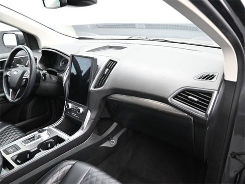 Used 2024 Ford Edge Titanium image 10