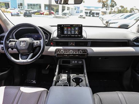Certified 2023 Honda Pilot Elite image 2