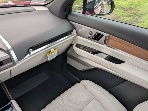 New 2026 Cadillac Vistiq Sport w/ LPO, Floor Liner Package AWD/4WD image 20