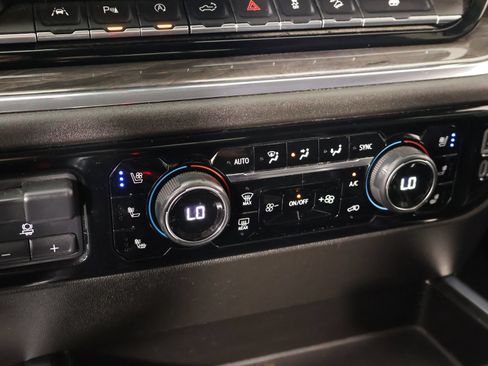 Used 2024 Chevrolet Silverado 1500 LTZ AWD/4WD image 7