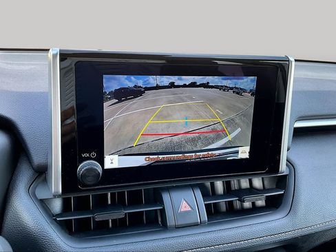 Used 2025 Toyota RAV4 XLE FWD image 50