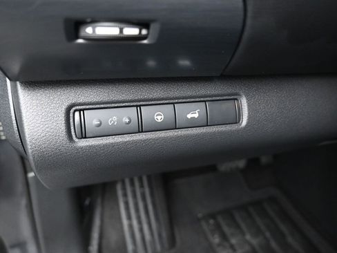 Used 2025 Nissan Pathfinder SL image 13