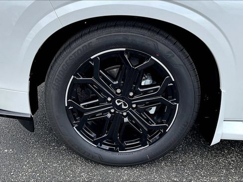 New 2026 INFINITI QX80 4WD image 14