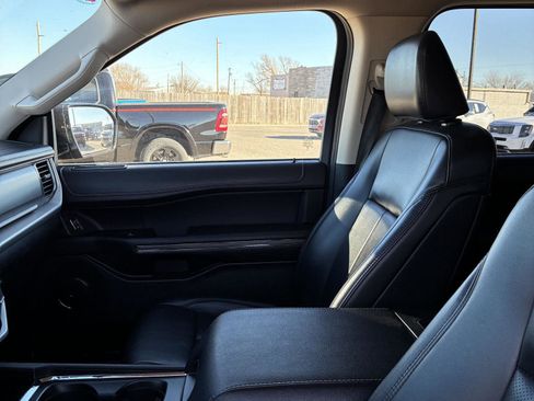 Used 2024 Ford Expedition Max XLT image 3