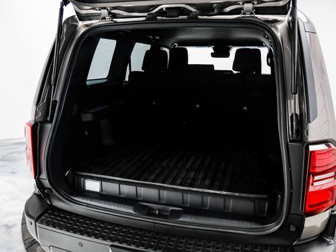 Used 2024 Toyota Land Cruiser image 91