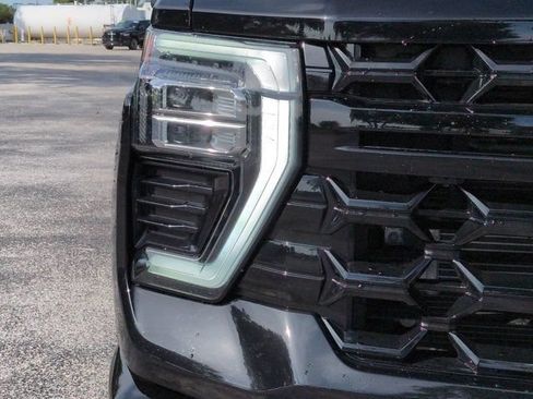 Used 2024 Chevrolet Silverado 2500 ZR2 w/ Technology Package AWD/4WD image 9