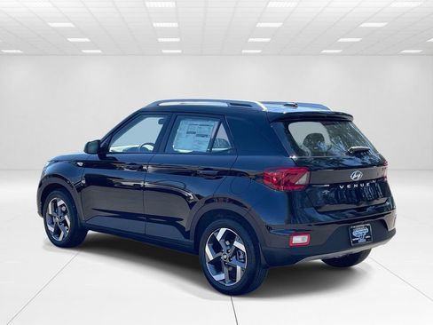 New 2026 Hyundai Venue SEL FWD image 4
