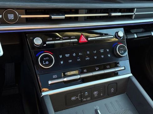 Used 2025 Hyundai Santa Fe Limited image 21