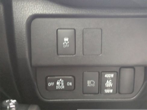 Used 2020 Toyota Tacoma TRD Sport w/ Phone Cable & Charge Package image 27