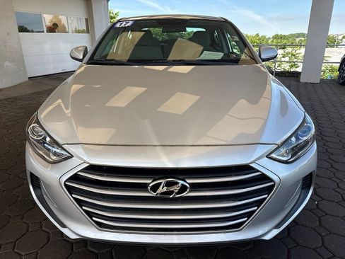 Used 2017 Hyundai Elantra SE w/ Cargo Package FWD image 2