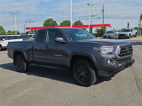 Used 2022 Toyota Tacoma SR5 w/ SR5 Appearance Package (SM) AWD/4WD image 2