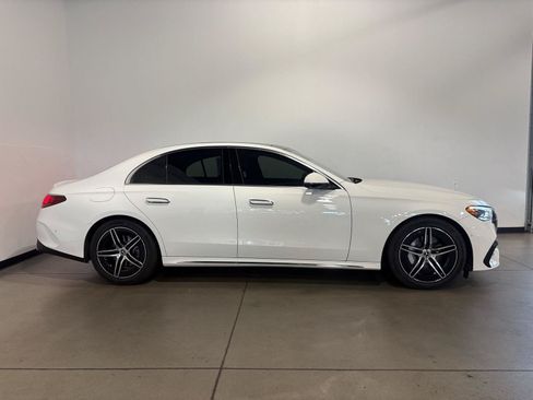Used 2025 Mercedes-Benz E 350 4MATIC Sedan image 2
