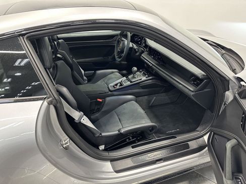Certified 2024 Porsche 911 Carrera GTS RWD image 34