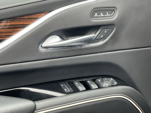 Used 2023 Cadillac Escalade Premium Luxury image 16