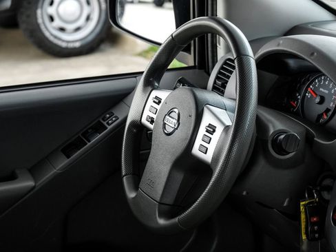 Used 2018 Nissan Frontier SV RWD image 11