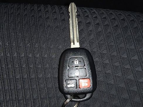 Used 2015 Toyota Camry SE image 32