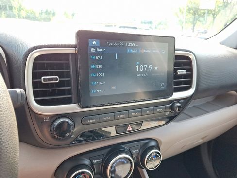 Used 2020 Hyundai Venue SEL image 23