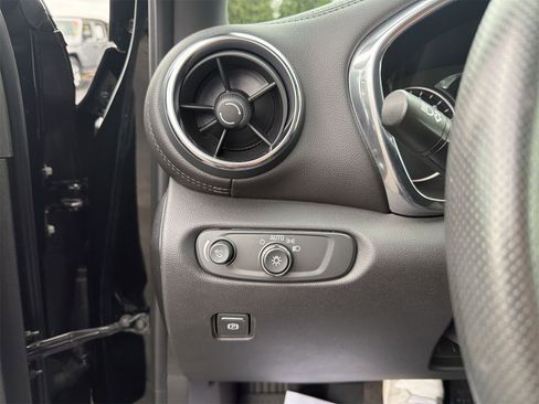 Used 2022 Chevrolet Blazer LT image 18