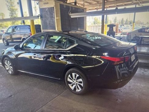 Used 2025 Nissan Altima 2.5 S FWD image 9
