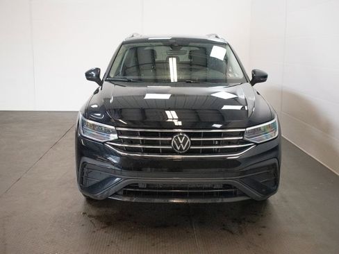 Used 2024 Volkswagen Tiguan SE AWD/4WD image 2