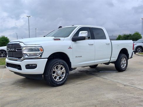 Used 2024 RAM 2500 Laramie AWD/4WD image 1