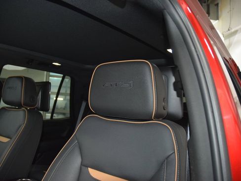 Used 2024 GMC Yukon AT4 AWD/4WD image 43