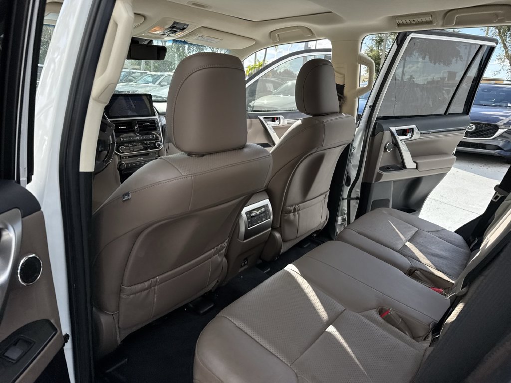 Used 2023 Lexus GX 460 Luxury w/ Accessory Package AWD/4WD image 34