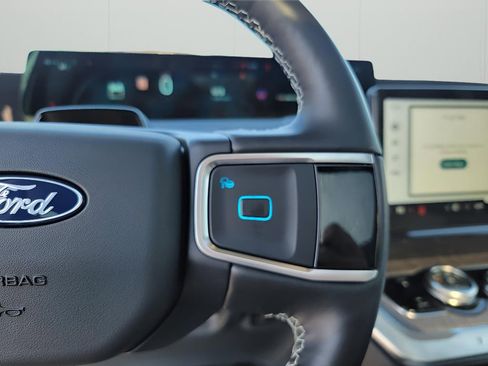 New 2026 Ford Expedition Max Platinum image 19