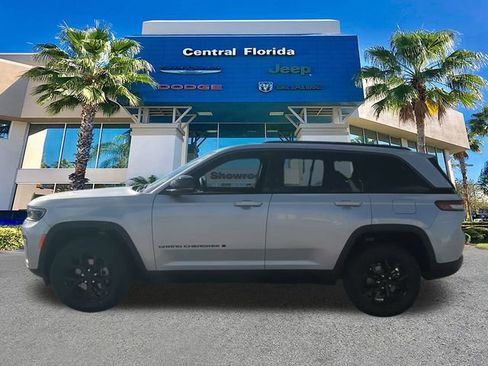 New 2026 Jeep Grand Cherokee Altitude image 7