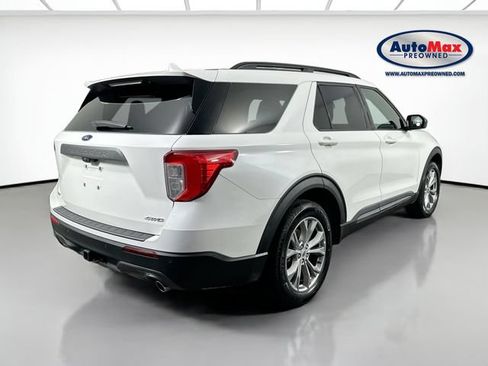 Used 2023 Ford Explorer XLT w/ Equipment Group 202A AWD/4WD image 2