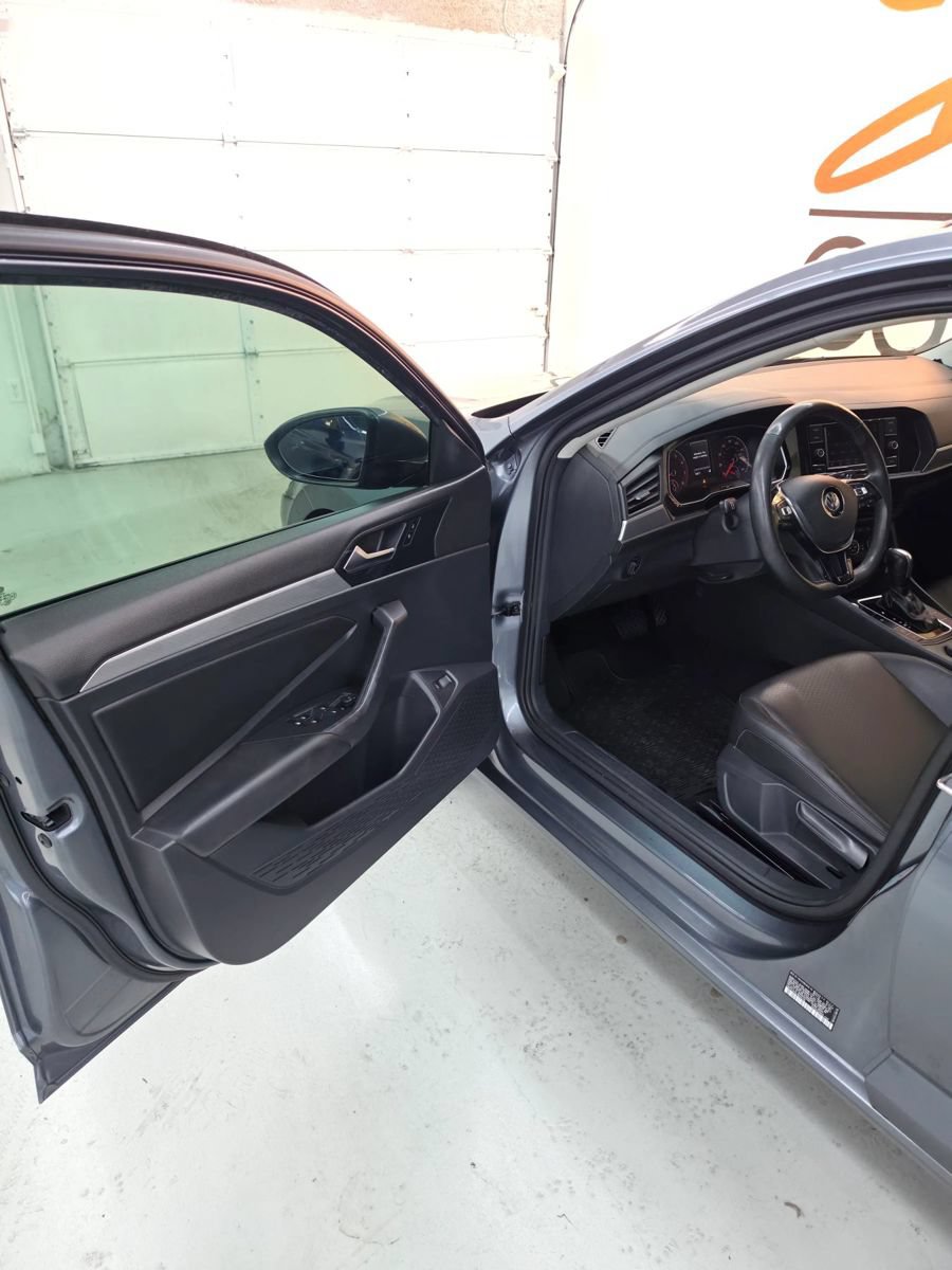 Used 2020 Volkswagen Jetta SE w/ SE Cold Weather Package FWD image 16
