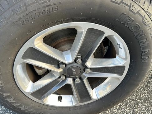 Used 2020 Jeep Wrangler Unlimited Sahara image 14