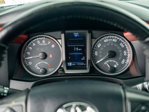 Used 2016 Toyota Tacoma TRD Sport w/ Premium & Technology Package RWD image 18