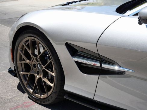 New 2025 Aston Martin Vanquish image 9