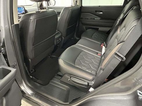 New 2026 Nissan Pathfinder Platinum FWD image 8
