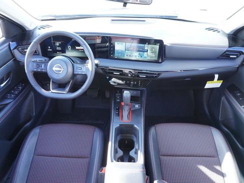 Used 2025 Nissan Kicks SR image 11