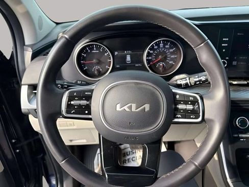 Used 2024 Kia Carnival LX FWD image 29