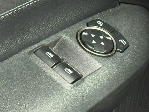 Used 2016 Ford Mustang Shelby GT350 w/ Technology Package image 32