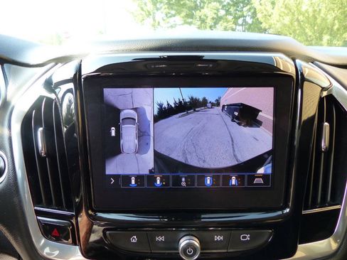Used 2020 Chevrolet Traverse LT w/ LT Premium Package FWD image 34